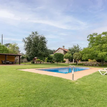 With A Pool Rias Baixas Βίλα *