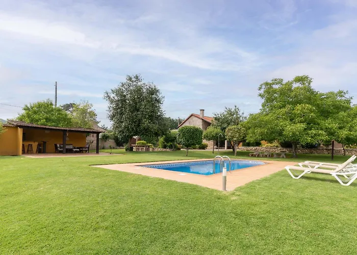 With A Pool Rias Baixas 빌라 *